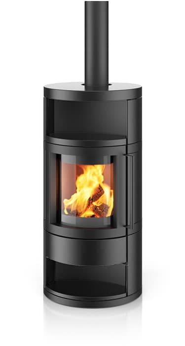 Schwarzer Kaminofen Como mit Glastür, brennendem Holzfeuer, Aschekasten und oberem Abstellbereich, mit Schornsteinrohr
