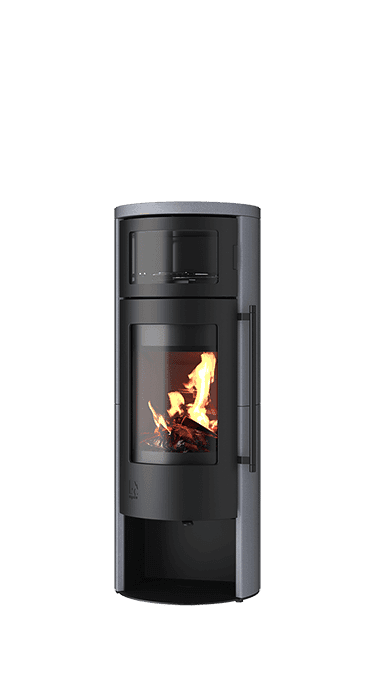 Aprica 2 Cook Kaminofen mit schwarzem Gehäuse, Sichtscheibe mit brennendem Feuer und Bedienelemente im oberen Bereich