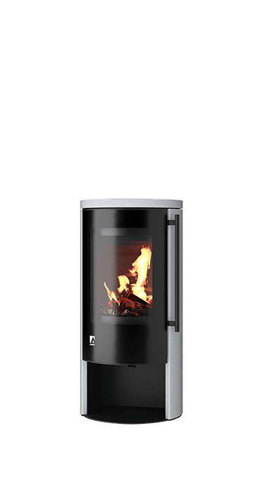 Kaminofen Aprica 2 Trend in Grau mit schwarzen Bedienelementen, aktives Flammenfeuer sichtbar