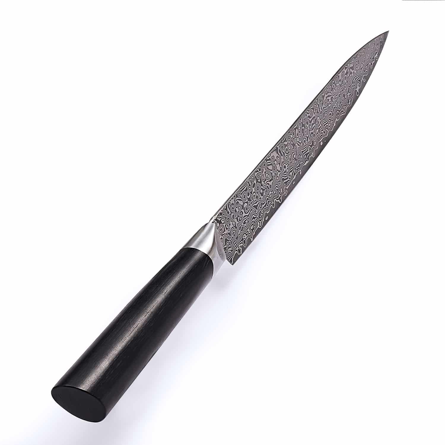 Damastmesser mit strukturierter Klinge und schwarzem Griff auf weißem Hintergrund