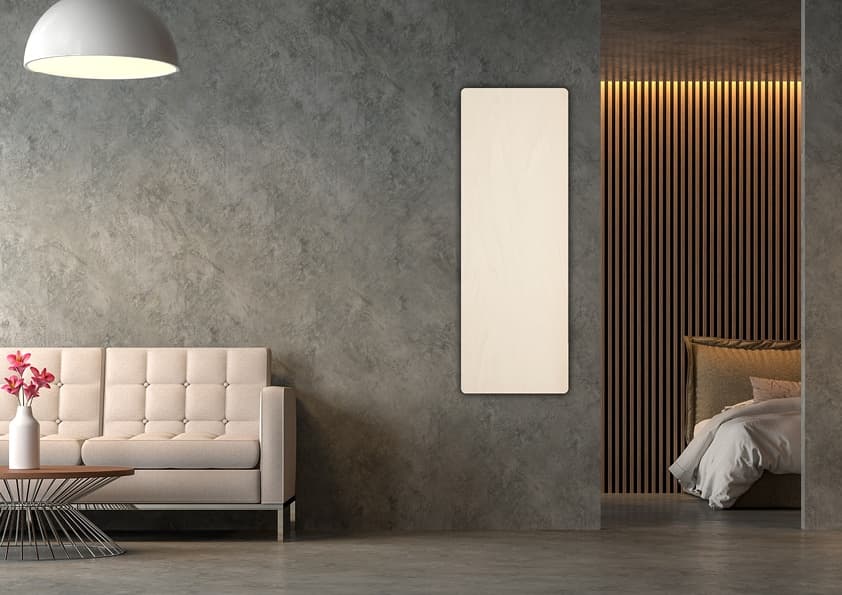 Modernes Wohnzimmer mit beigem Sofa, grauer Betonoptik-Wand und vertikalem Heizkamin mit goldener Rippenstruktur neben