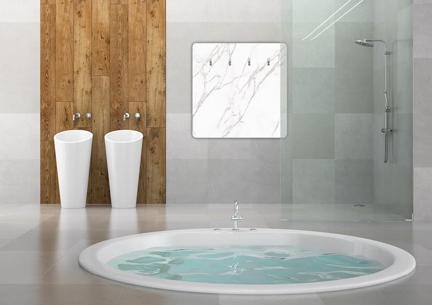 Modernes Badezimmer mit eingelassenem runden Whirlpool mit türkisem Wasser, Holzschrank mit zwei weißen Standwaschbecken,