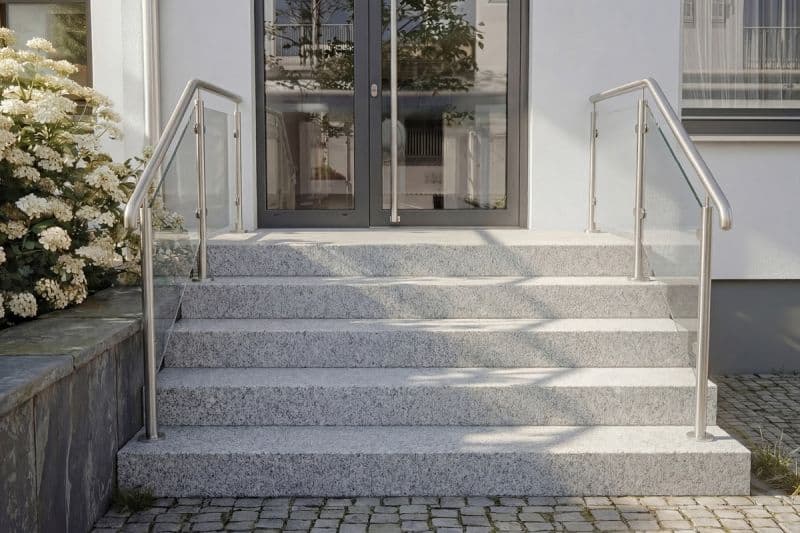 InnoStone Treppensanierung bei Feuerhaus Kalina – hochwertige Naturstein Außentreppe in Würzburg