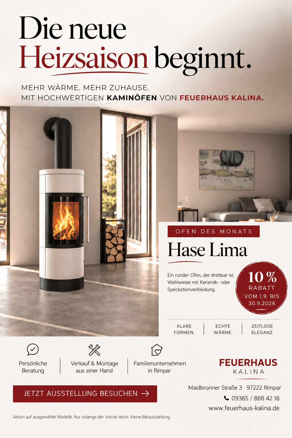 Ofen des Monats September 2026: Hase Lima Kaminofen mit heller Keramikverkleidung und brennendem Feuer in einem hellen Wohnraum mit bodentiefen Fenstern — 10 Prozent Rabatt vom 1.9. bis 30.9.2026 bei Feuerhaus Kalina in Rimpar bei Würzburg.