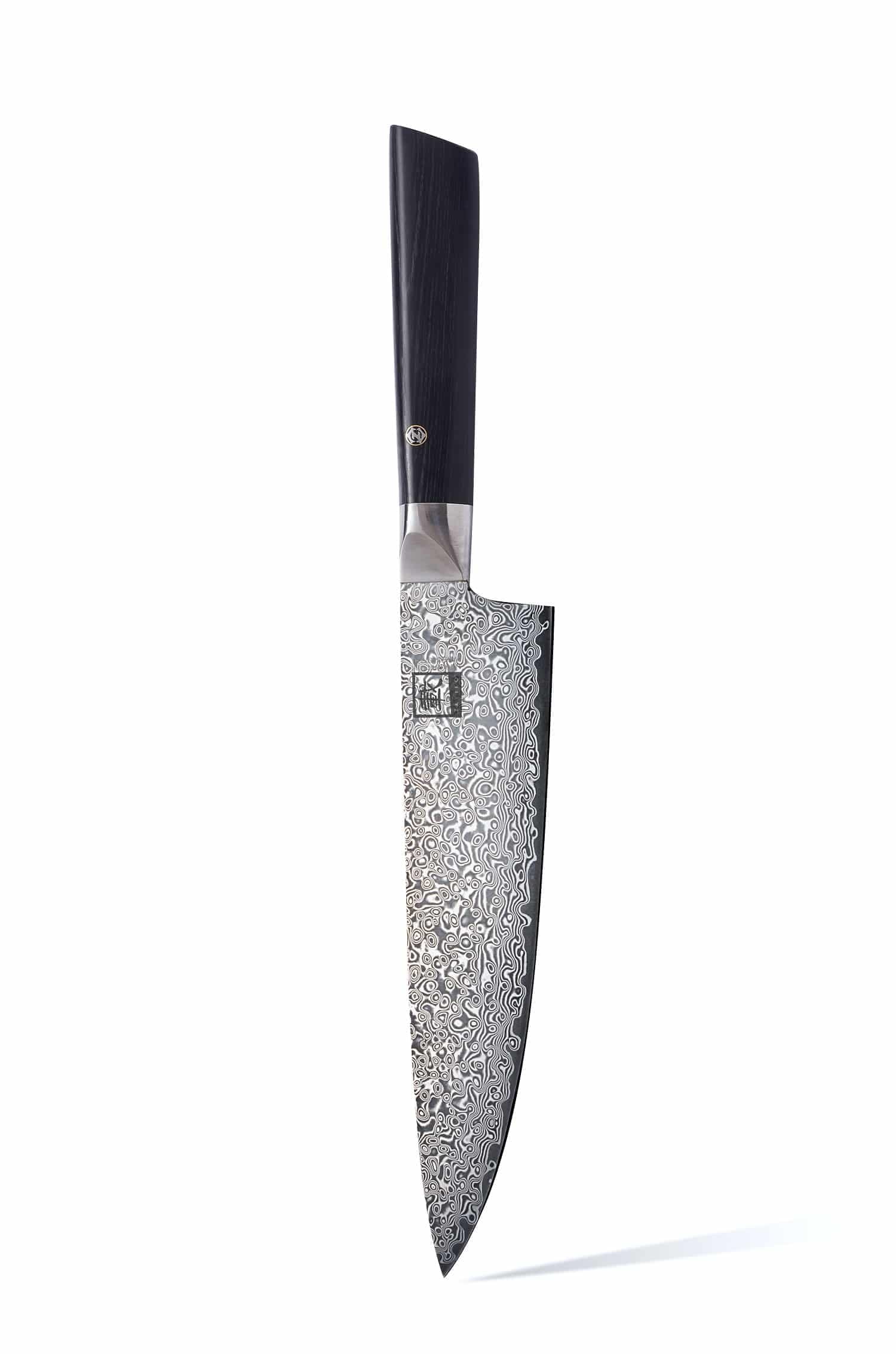 Damastmesser mit schwarzem Holzgriff und ornamental gemusterter Damaszenerstahl-Klinge