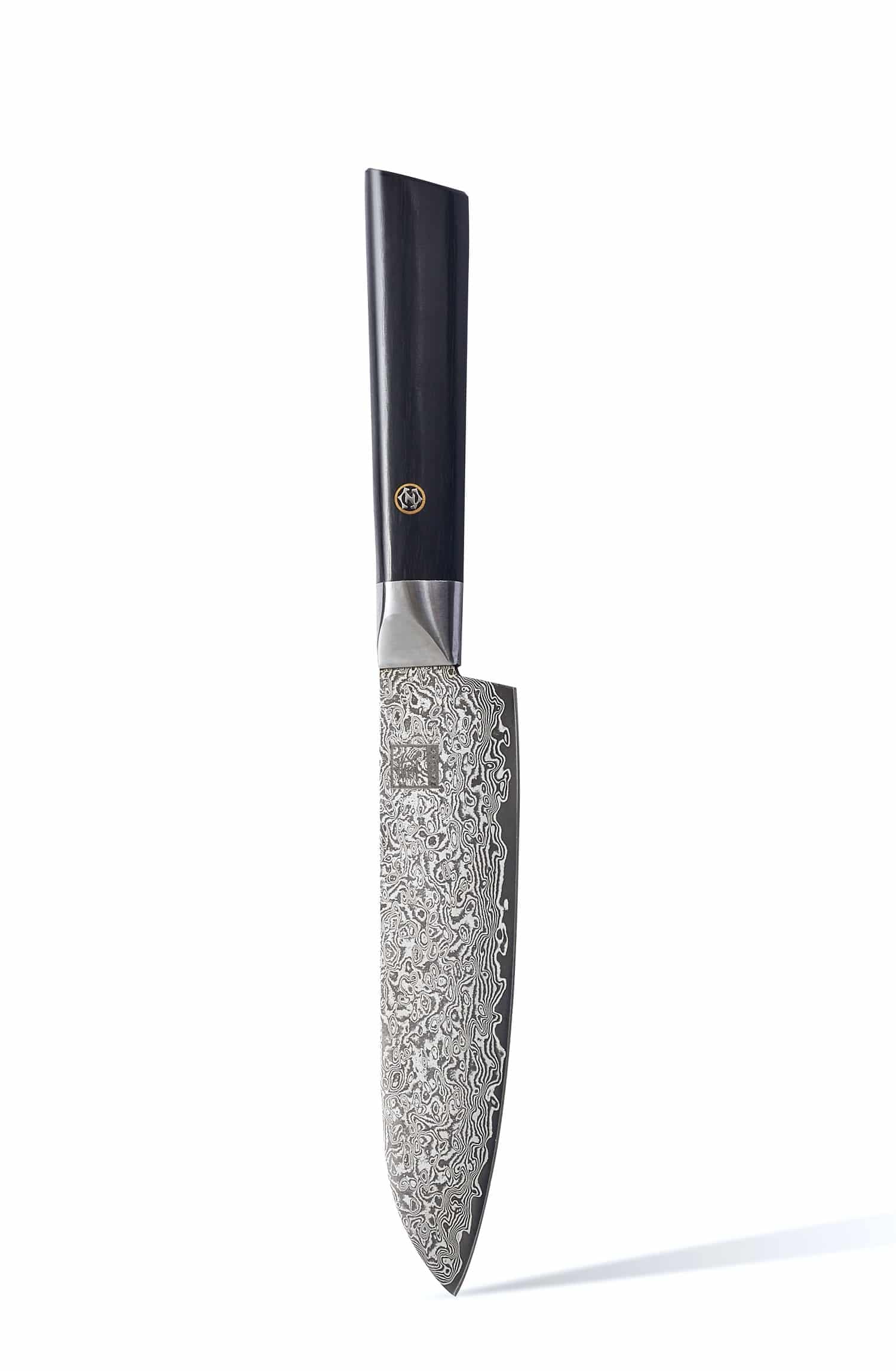 Santokumesser mit Damaststahl-Klinge und schwarzem Griff aus Holz mit Metallzwinge