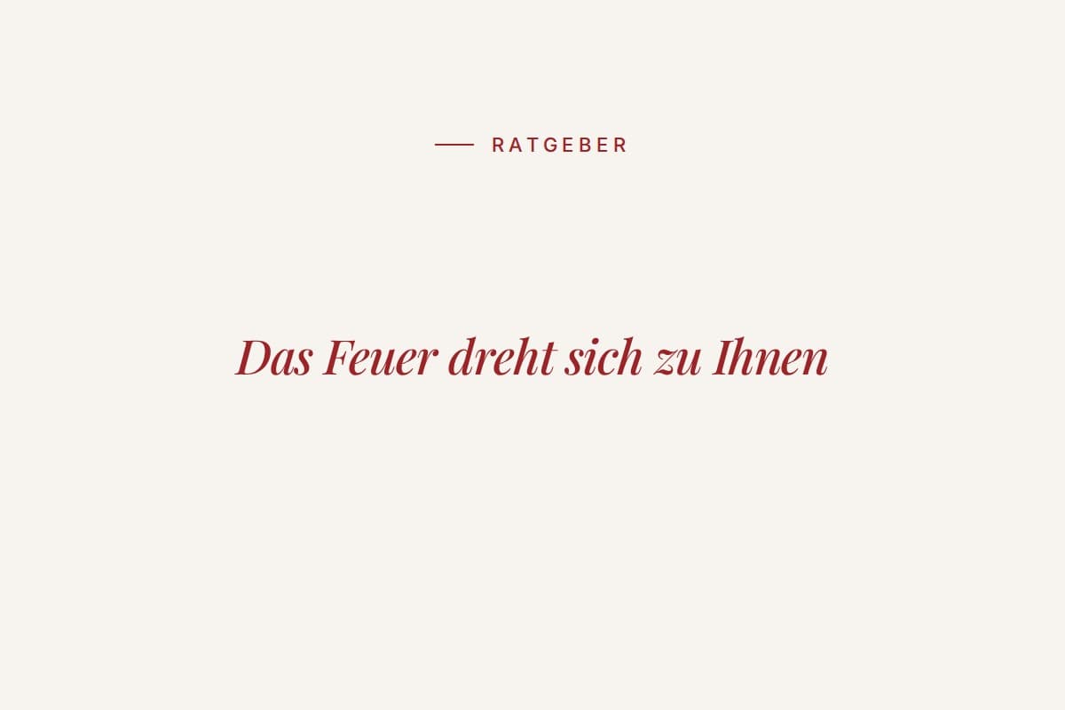 Schwarzer Kaminofen Hase Sila Plus in modernem Wohnzimmer mit Essbereich, Sitzgruppe und Tageslicht