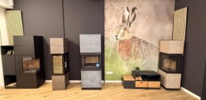 Ausstellung moderner Kaminöfen im Feuerhaus Kalina bei der Langen Feuernacht in stimmungsvoller Atmosphäre