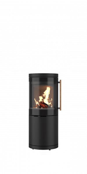 Moderne freistehende Kaminofen mit sichtbarem Feuer.
